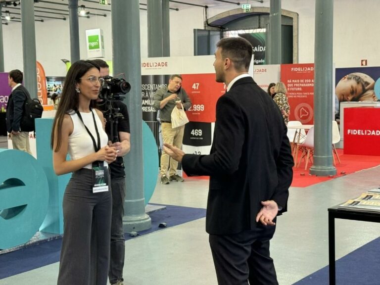 Entrevista en el Foro Nacional de Seguros en Portugal, con la participación de Sammy Free como bróker especializado en seguros de caución y soluciones financieras para empresas.